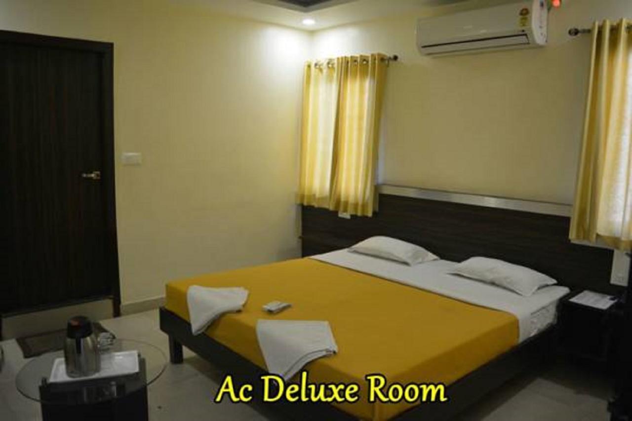 Hotel Green Tree Rāipur Exteriör bild